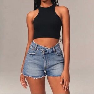 Abercrombie & Fitch - Curve Love High Rise Mom Shorts - Medium Wash Cross Over